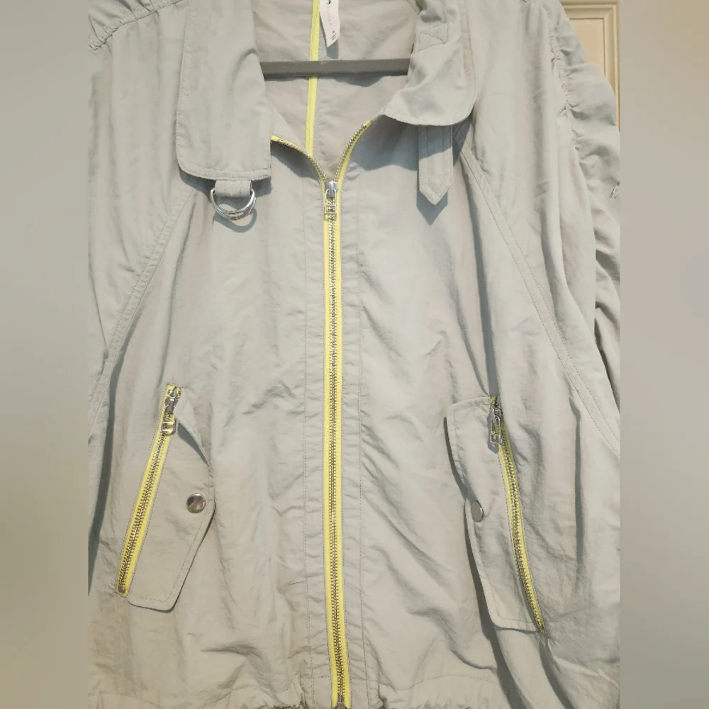 NWOT Daily Practice Anthropologie Windbreaker Size Medium - Picture 10 of 13